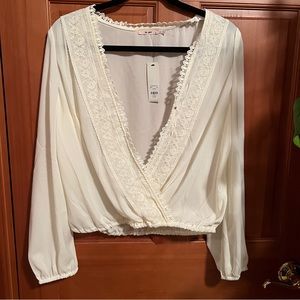 NWT Mi Ami Lace V Neck Long Sleeve Blouse